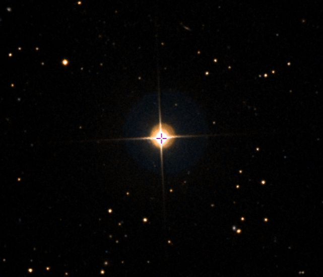 Une étoile semblable au soleil brille de la constellation de la Grande Ourse