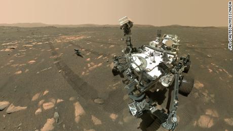 Le rover Mars Perseverance prend un selfie avec un hélicoptère Ingenuity